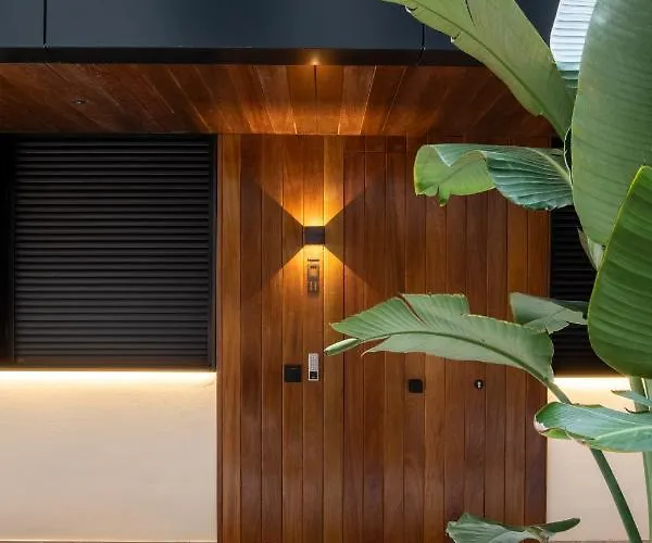 Toctoc Olof Palme - *